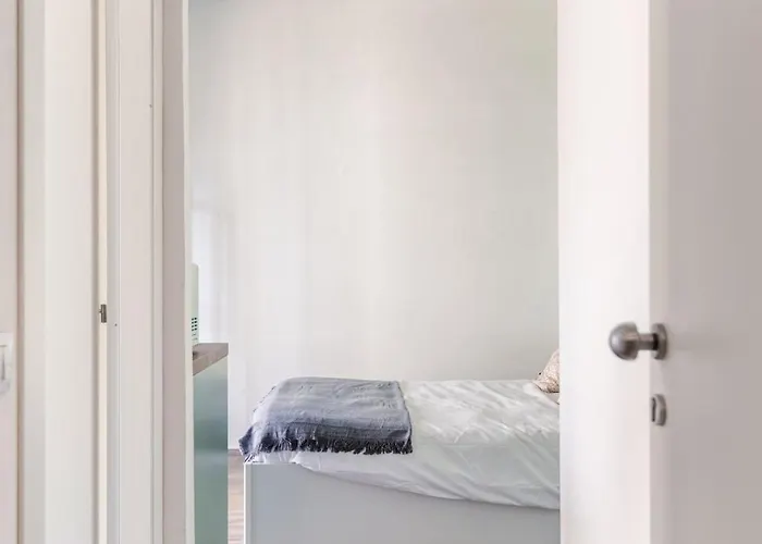 New Happiness Tram 150m Apartment *